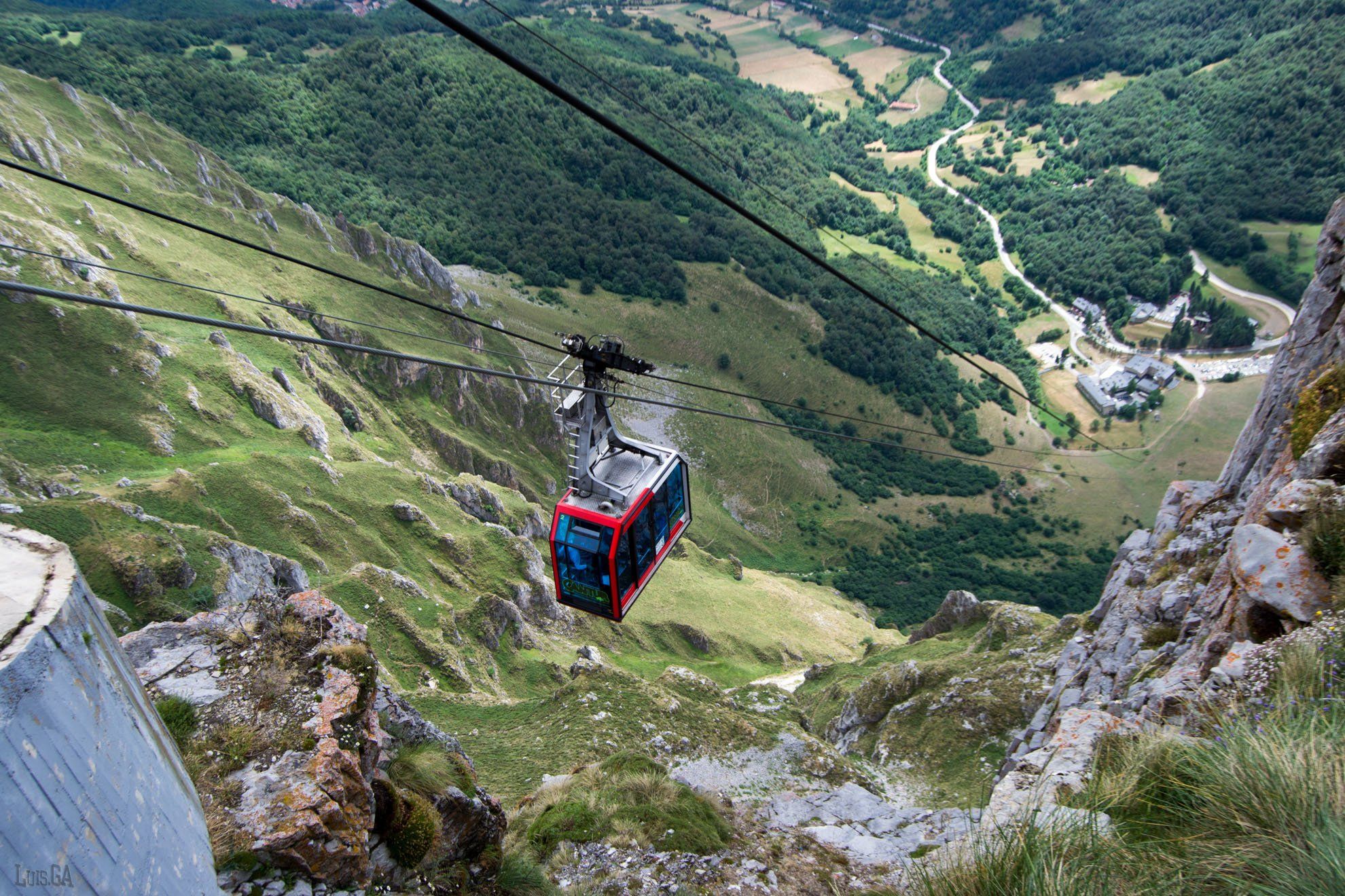 Resultado de imagen de picos de europa funicular